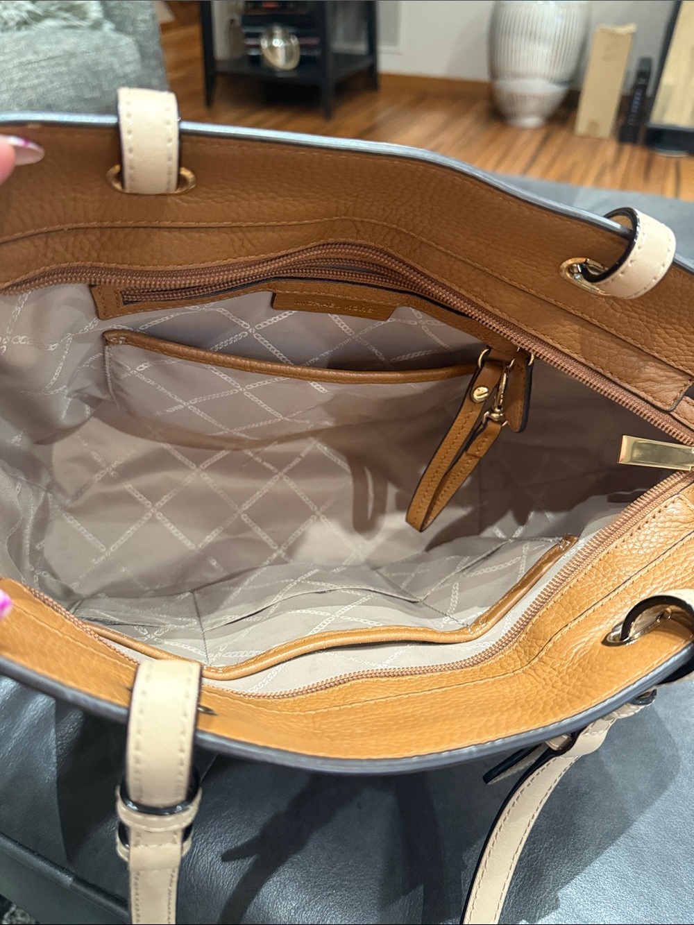 Michael Kors Bedford Medium Acorn/Gold Pebbled Leather Tote w/Front Slip Pockets - Picture 7 of 7